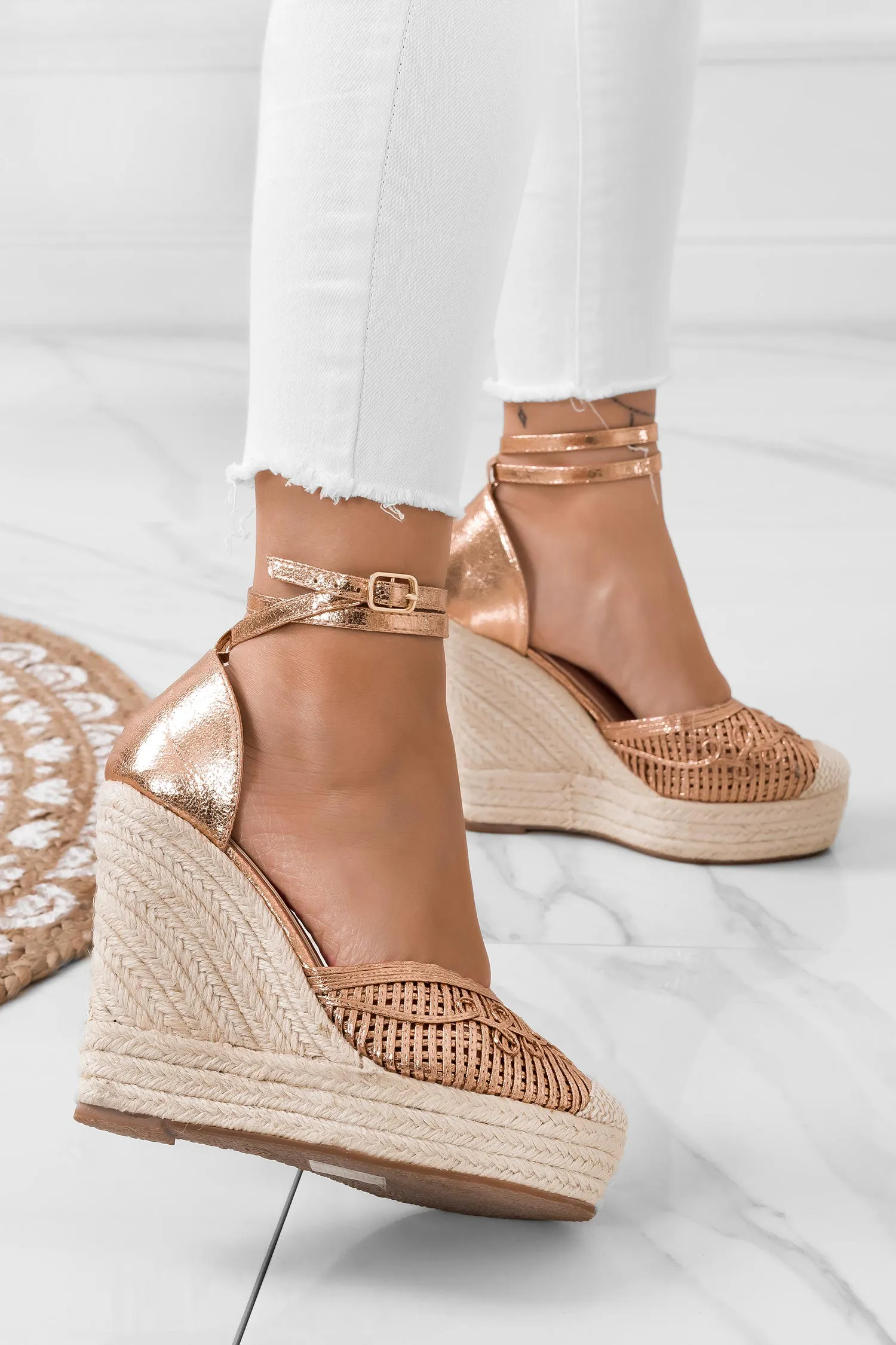 Espadrilles oro rosa con zeppa in corda e ricamo