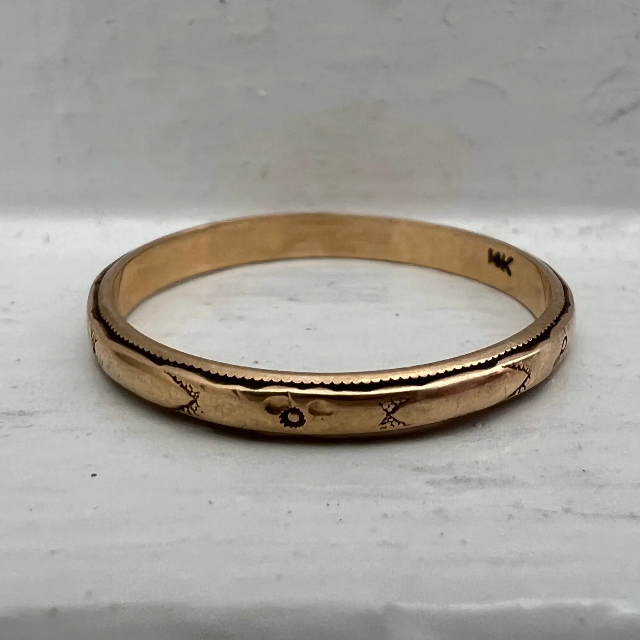 V I N T A G E // dogwood delight / 14k yellow gold floral patterned eternity band / size 6.5