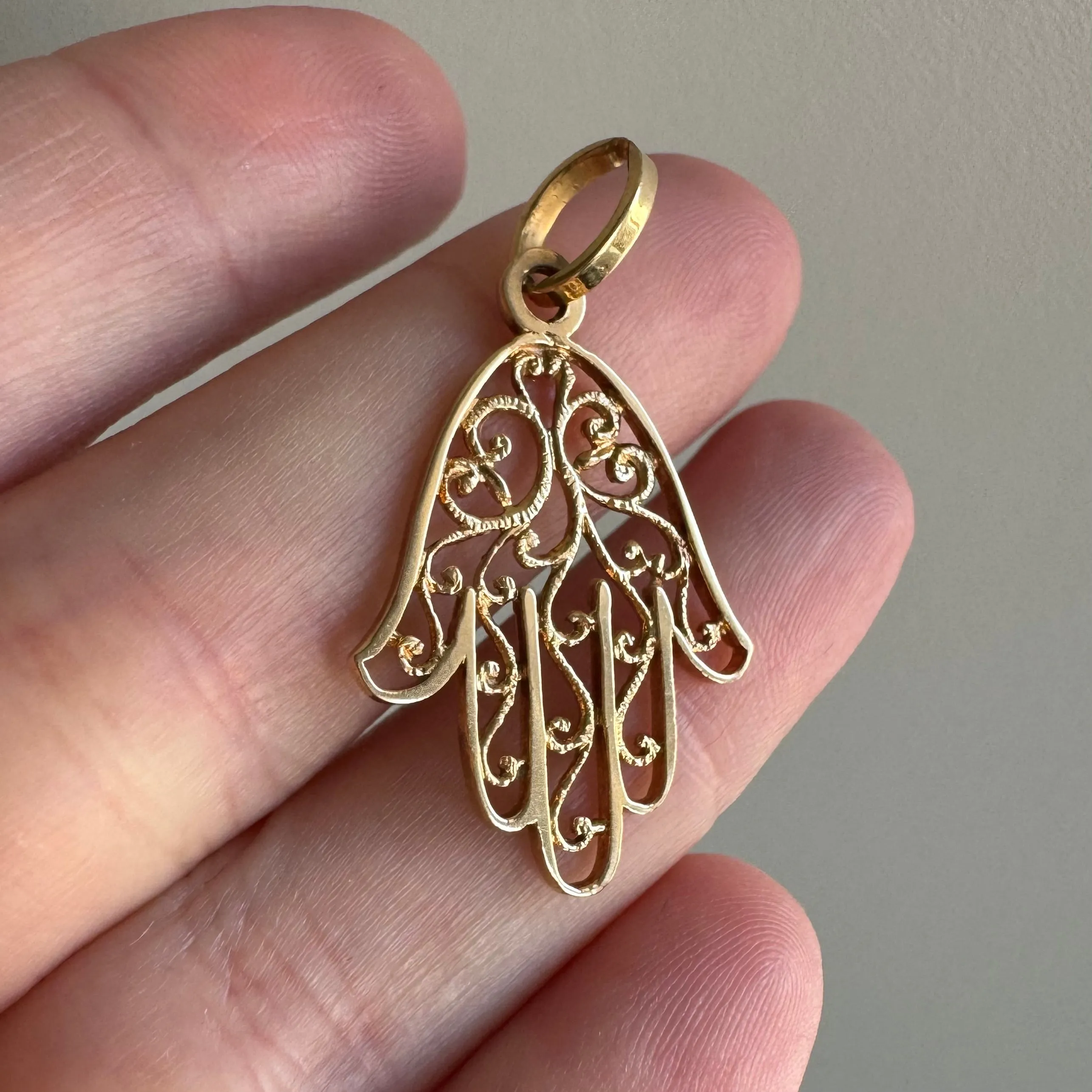 V I N T A G E // powerful palm / 14k yellow gold hamsa / a pendant