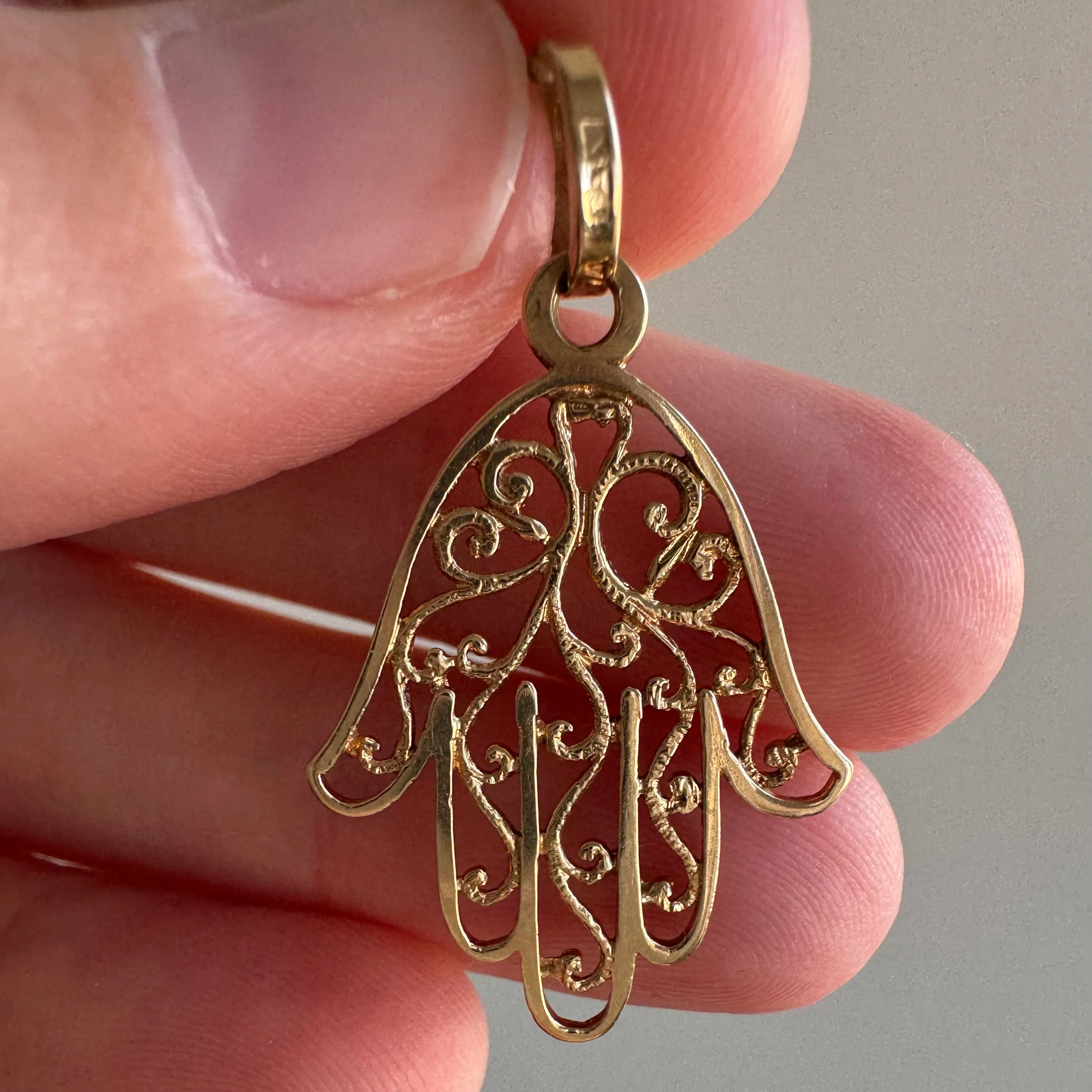 V I N T A G E // powerful palm / 14k yellow gold hamsa / a pendant