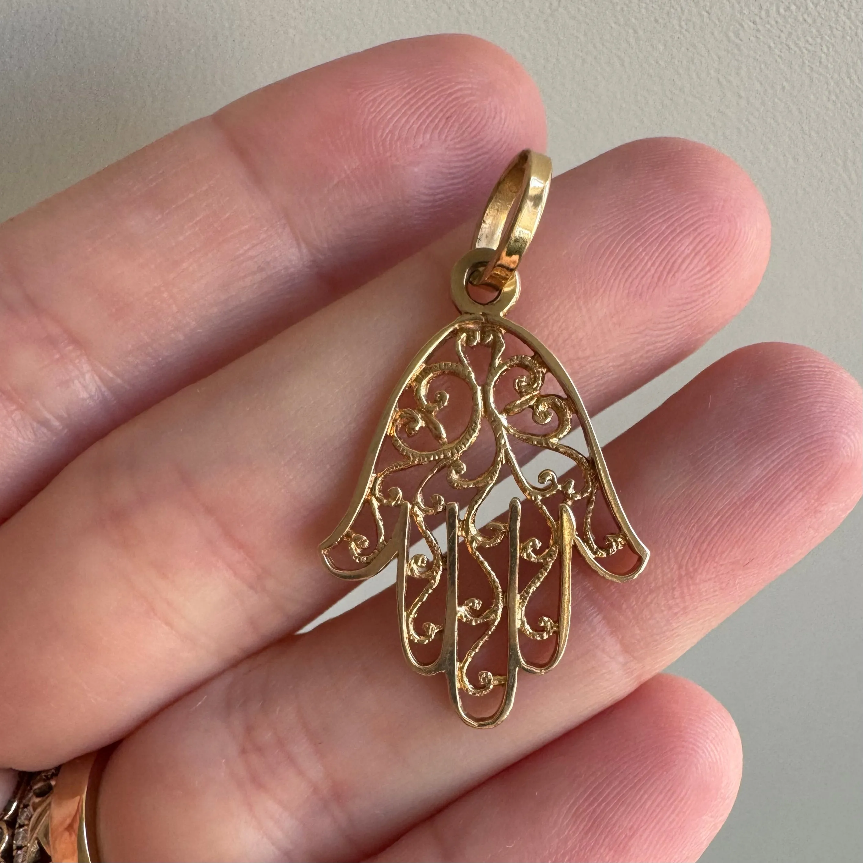 V I N T A G E // powerful palm / 14k yellow gold hamsa / a pendant